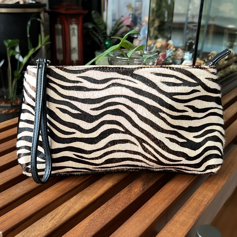 🛍️5‎ for$25 SALES White House Black Market Clutch